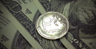 ЦБ РФ: Спрос населения на наличную валюту в июне упал на 22%