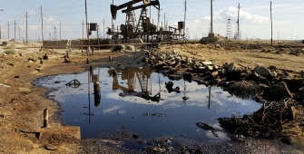 ОПЕК убеждает РФ продолжать ограничивать добычу нефти 