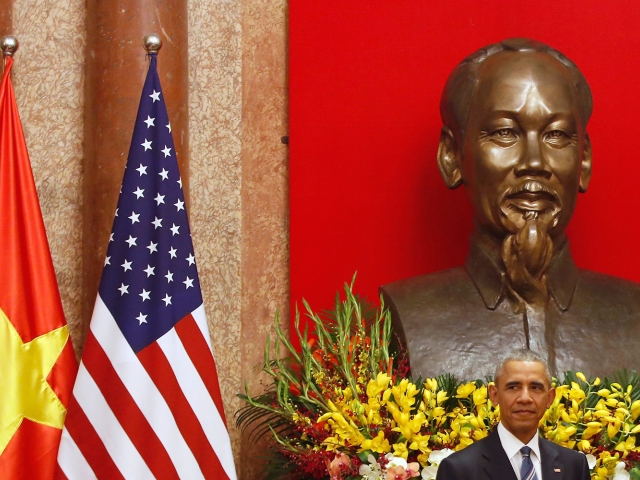 Obama visits Vietnam