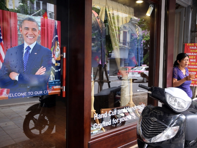 Obama visits Vietnam