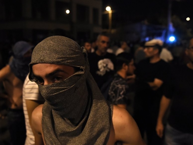 Protesters clash with police in Yerevan