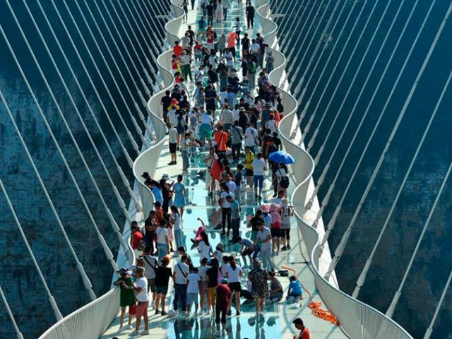 World's longest glass bridge opens in China