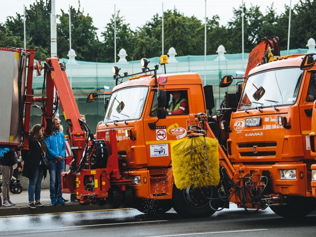 Moscow’s first utility vehicle parade