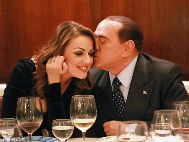 Silvio Berlusconi sedang menyambut ulang tahun