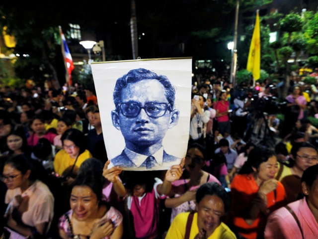 People of Thailand mourn their King Bhumibol Adulyadej 