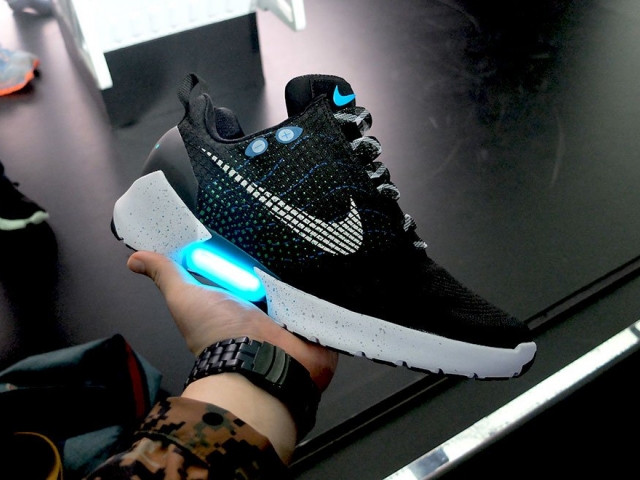 Self-lacing shoes by Nike are now in the stores 
