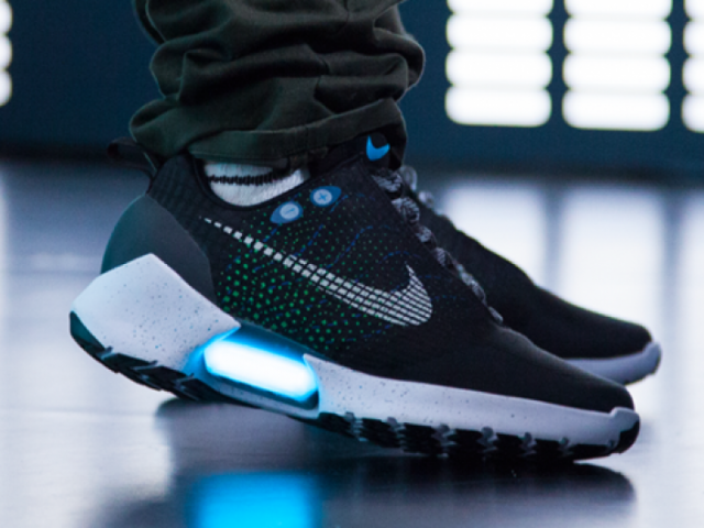 Self-lacing shoes by Nike are now in the stores 