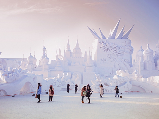 В Харбине стартовал Международный фестиваль ледяных скульптур