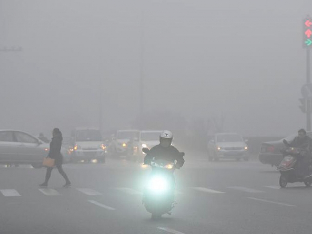 Красный уровень опасности: КНР накрыло смогом