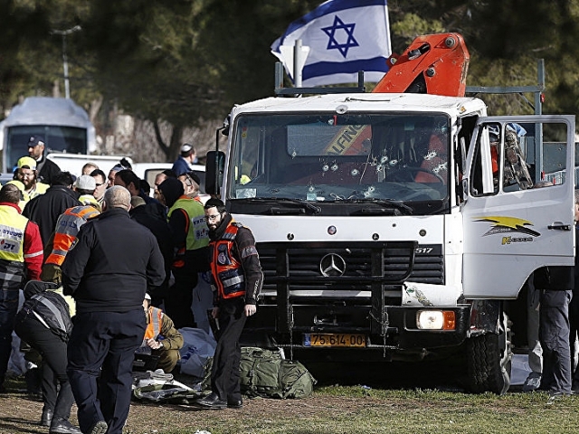 Вновь грузовик въехал в толпу: теракт в Израиле