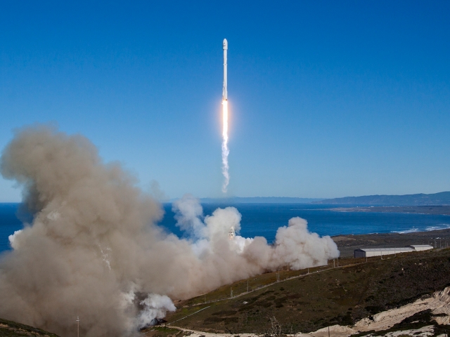 SpaceX провела очередной запуск ракеты-носителя Falcon 9