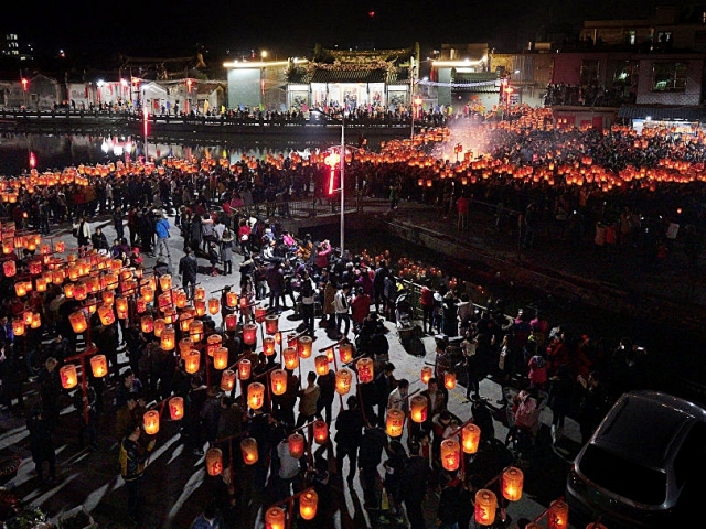 Яркие краски праздника фонарей в Китае