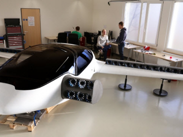 World's first electric VTOL flying car was presented in Germany 