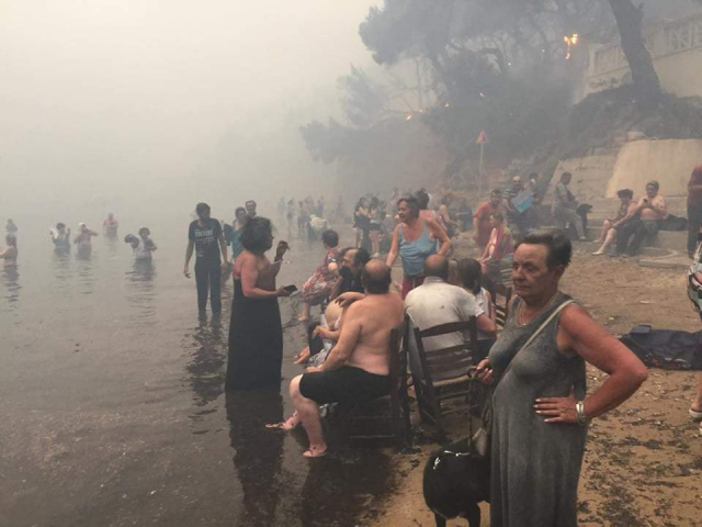 Kebakaran Hutan Melahap Yunani