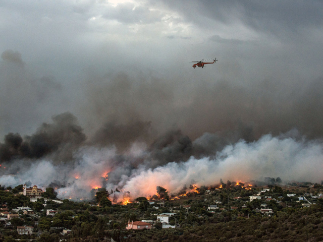 Kebakaran Hutan Melahap Yunani