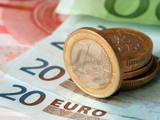 Five reasons for euro's decline in 2020