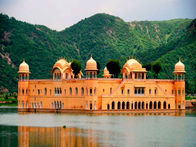 Top 7 architectural wonders built on water