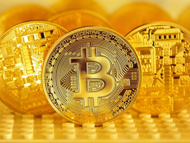 5 highly lucrative deals with cryptocurrencies
