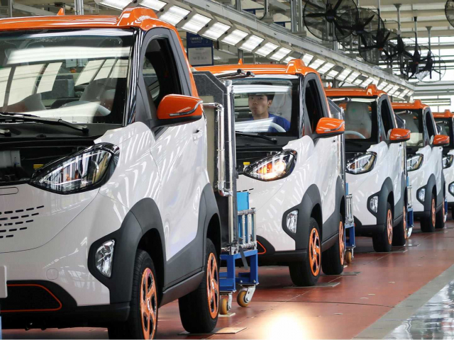 特斯拉的竞争对手小米将在2023年前制造自己的电动汽车