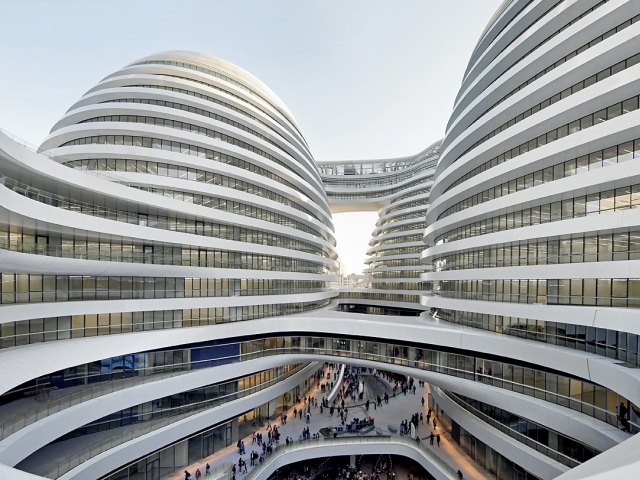 未来主义建筑：扎哈·哈迪德 (Zaha Hadid) 的 7 大革命性项目
