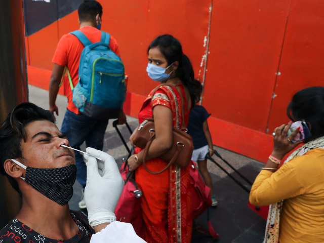 La India lucha contra el coronavirus e informa sobre un número récord de casos del virus