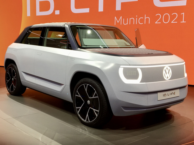 Kereta masa depan: konsep paling luar biasa di Pameran Munich 2021