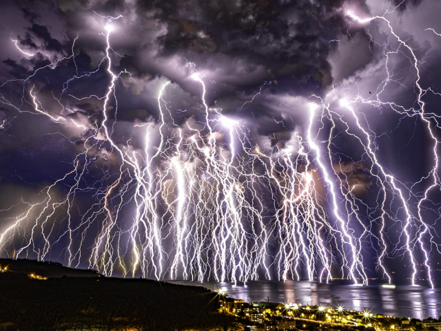 Enam tempat di bumi dengan panahan kilat yang paling kuat