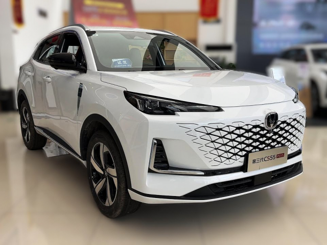 Новинки компании Changan на автосалоне в Чэнду-2025