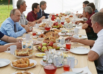 Завтрак с президентом: механизаторы за столом с Путиным
