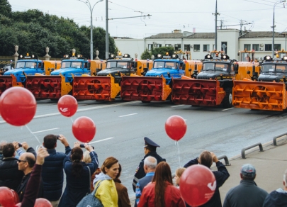 Moscow&rsquo;s first utility vehicle parade