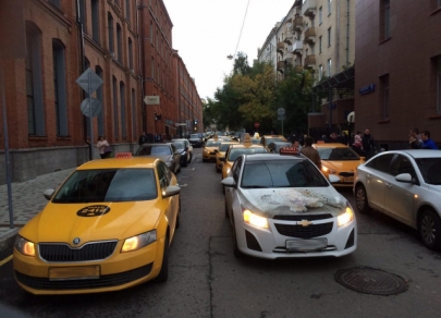 Водители &laquo;Яндекс.Такси&raquo; протестуют