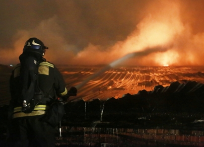 Gudang terbakar di timur Moscow