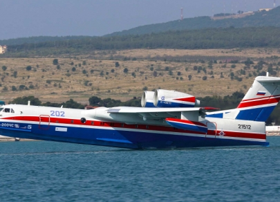 Pesawat siri pertama Rusia Be-200ES amfibia