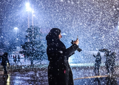 Unprecedented snowfall pounds Istanbul