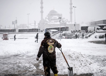 На Стамбул обрушился небывалый снегопад