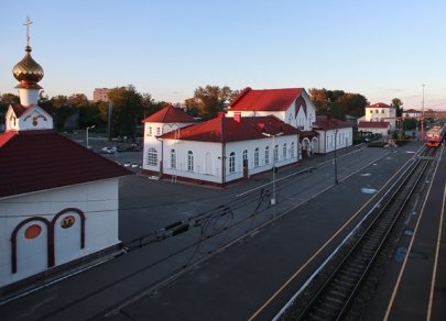 Причал для поездов: самые запоминающиеся вокзалы России
