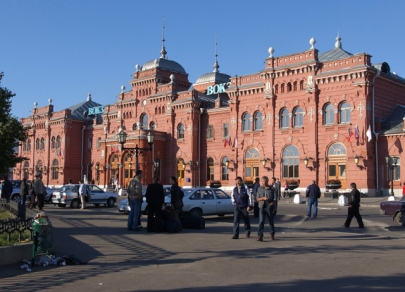 Причал для поездов: самые запоминающиеся вокзалы России