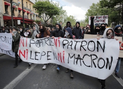 Во Франции школьники вышли на митинг
