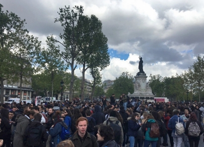Во Франции школьники вышли на митинг