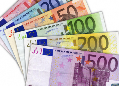 Euro vs Dolar AS: Pertempuran demi Status Mata Uang Pendanaan
