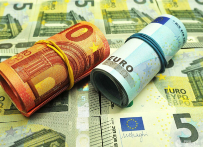 Euro vs Dolar AS: Pertempuran demi Status Mata Uang Pendanaan