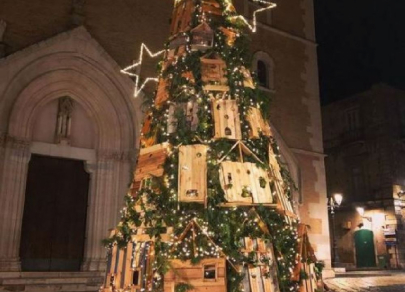  Top 7 Christmas trees with special messages