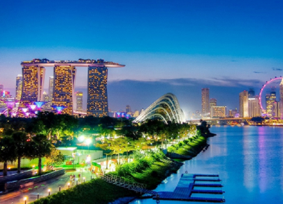 Самые знаменитые столицы вечерней неон-эстетики