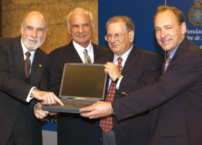 Нехай буде світло, та інтернет, і ШІ..! Генії винаходів, що змінили повсякденність