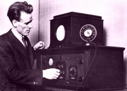 Нехай буде світло, та інтернет, і ШІ..! Генії винаходів, що змінили повсякденність