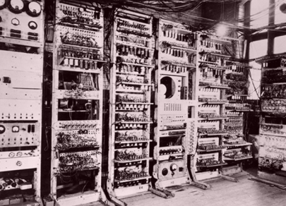 Нехай буде світло, та інтернет, і ШІ..! Генії винаходів, що змінили повсякденність