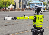 Защитники, спасатели, хирурги... Новые супергерои в действии