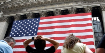 U.S. Stocks Lower on Mixed Earnings Reports