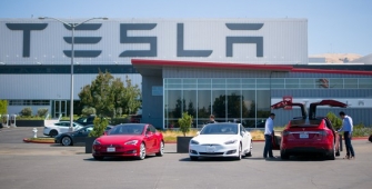 Tesla Fails to Hit Model 3 Production Targets 