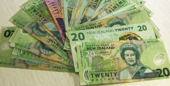New Zealand Dollar Tumbles to 4-Month Low amid Government Discussions